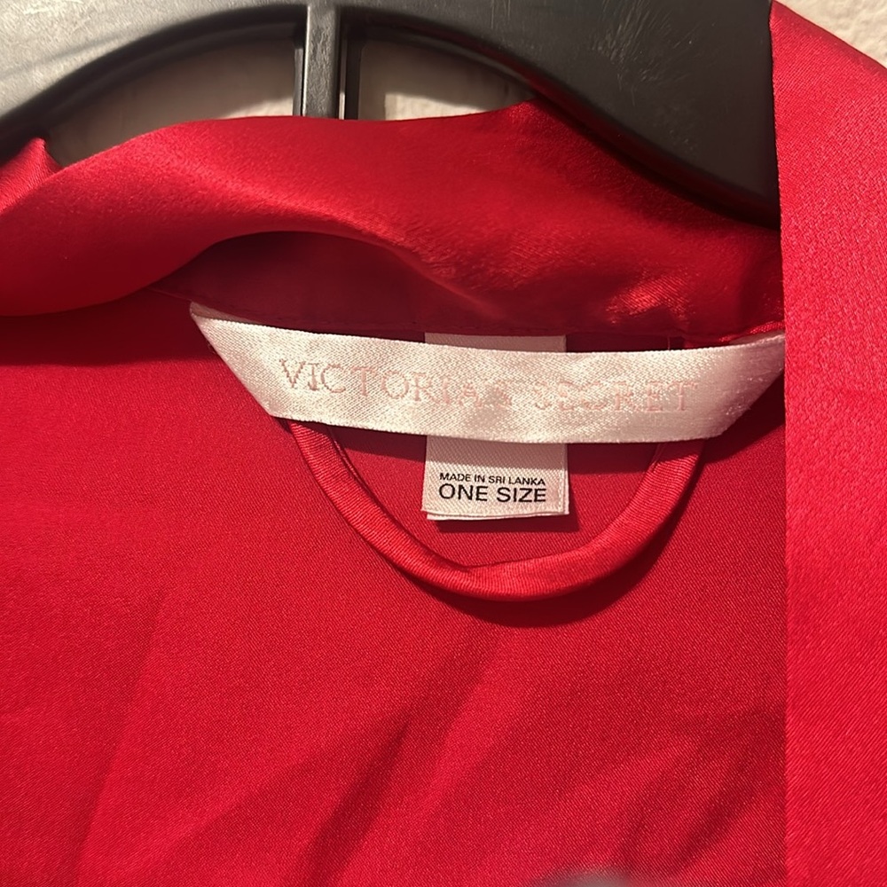 Victoria’s Secret robe - Picture 3 of 4